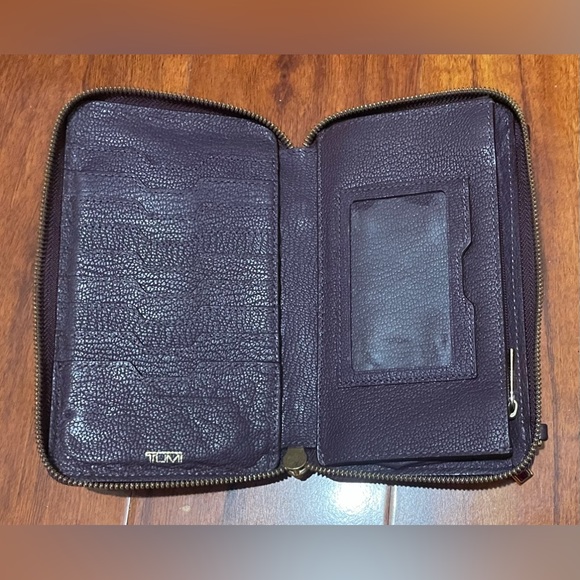 Tumi Larkin Stockton Phone Wallet Crossbody Purple Leather - Picture 3 of 5